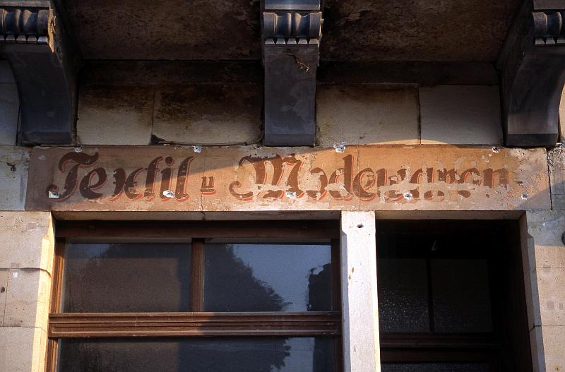 Dresden-Pieschen, Wurzener Str. 41, 22.8.1996.jpg - Textil u. Modewaren